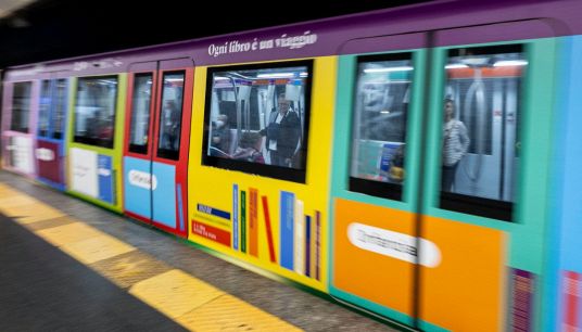 A Roma arriva la metro letteraria che invita alla lettura