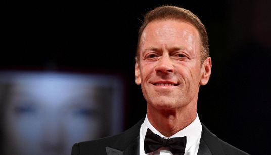 Educazione sessuale e sentimentale a scuola: la proposta di Rocco Siffredi