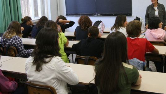 Intervallo "sorvegliato" in classe: il caso a Pavia