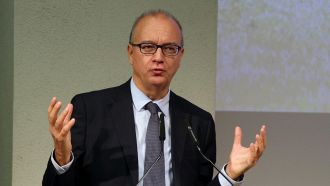 Maestro e Professore: la richiesta del ministro dell'Istruzione