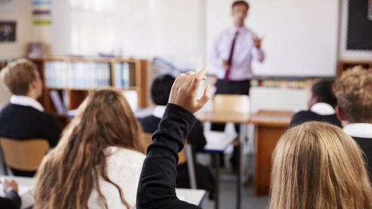 Classe di studenti con il professore