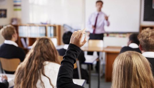 Classe di studenti con il professore