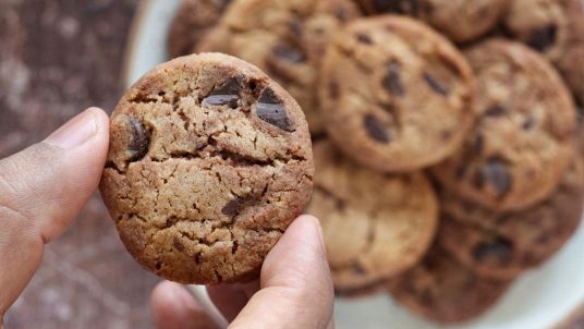 Prof sforna crumbl cookies per le sue alunne meritevoli: