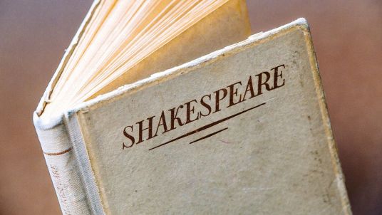 L'Intelligenza Artificiale batte anche Shakespeare: l'esperimento