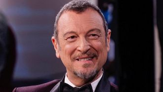 Amadeus intervistato a scuola: la sua lezione agli studenti