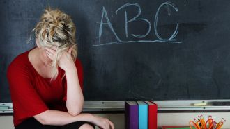 Rischio burnout a scuola, Anief lancia la petizione: la richiesta