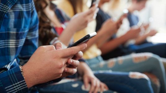 Dove si informano i giovani (e come): il problema disinformazione