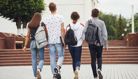 Adolescenti in gruppo