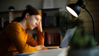 Perché 6 giovani su 10 sono preoccupati per l'università