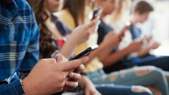 Stop cellulari in classe, la reazione degli studenti alla propost