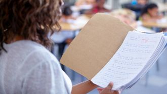 Pagelle di fine anno, il video del comico ex prof Caccamo