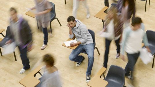 Ragazzi impegnati all'esame di Maturità