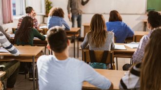 Liceo di Trento, 1 su 4 non arriva alla Maturità: prof rimprovera