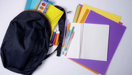 Materiale scolastico; zaino, penne e quaderni