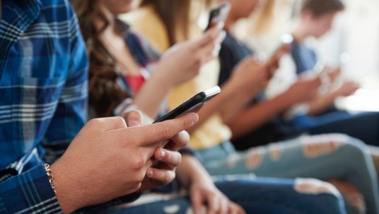 Smartphone vietati anche durante le gite: il caso a Monfalcone