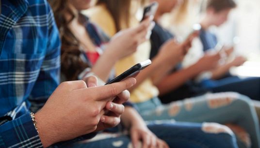 Smartphone vietati anche durante le gite: il caso a Monfalcone