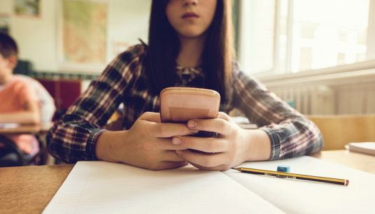 Smartphone, una città limita l'uso per gli studenti