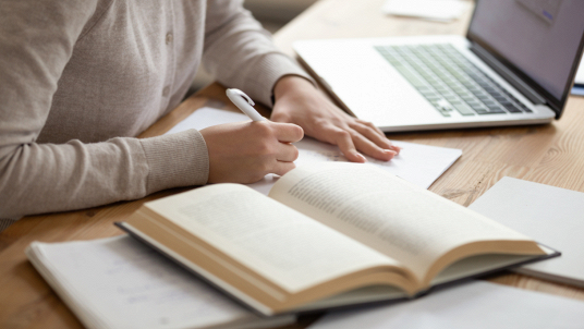 Perché studiare Medicina o Legge potrebbe essere ormai inutile