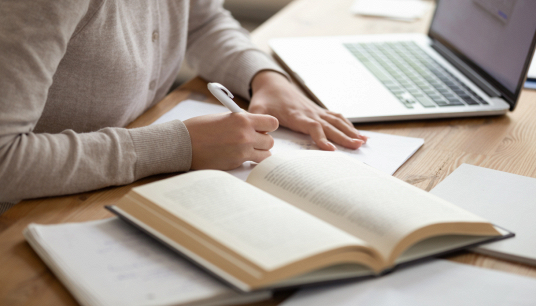 Perché studiare Medicina o Legge potrebbe essere ormai inutile