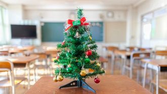 Vacanze di Natale record nel 2025: quanto si sta a casa da scuola