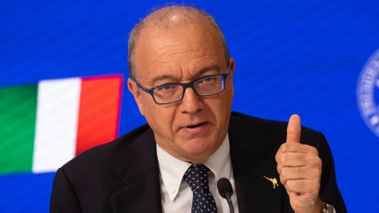 Valditara e l'annuncio sui docenti precari: "Mai successo prima"