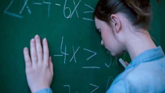 Studentessa in ansia per la matematica