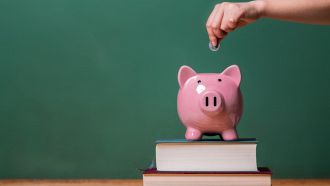 Soldi in busta paga per libri scolastici dei figli: l'iniziativa