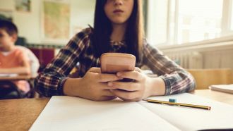 Smartphone vietati a scuola, cosa ne pensano gli italiani
