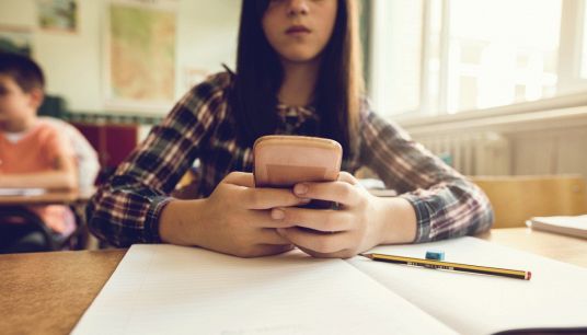 Smartphone vietati a scuola, cosa ne pensano gli italiani