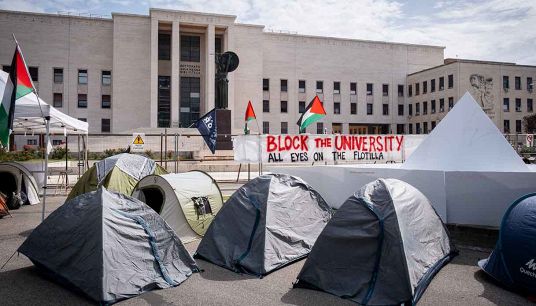 Tendopoli davanti all'Università La Sapienza di Roma