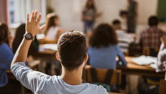 Ragazzi in classe a scuola