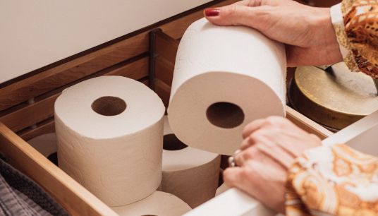 Carta igienica sequestrata a scuola: il caso a Vicenza