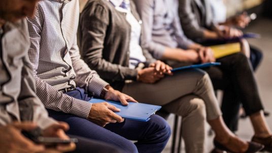Lavoro, pochi giovani in azienda: cosa fare secondo l'Istat