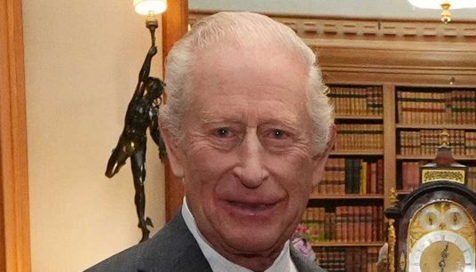 Re Carlo III, sovrano inglese