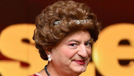 Maurizio Ferrini interpreta la signora Emma Coriandoli