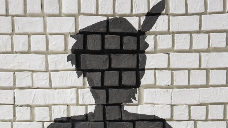 "Sei il nostro prof Peter Pan", lettera degli studenti è virale