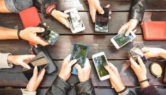 Social vietati a under 16: perché per Lancini è "sbagliato"