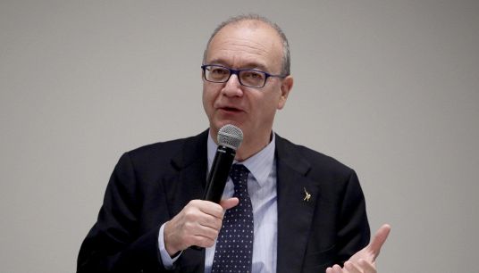 IA a scuola: piano da 100 milioni del ministero dell’Istruzione