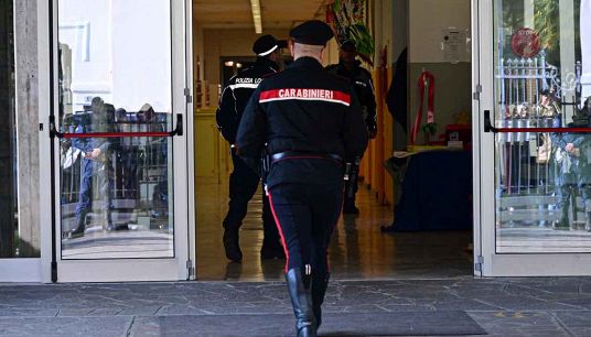 La scuola dove una professoressa di francese è stata accoltellata da un 13enne
