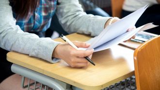 Un alunno bocciato può vedere i compiti degli altri? La sentenza