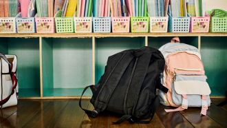 Zaini rubati ai bambini a Roma: il gesto speciale delle maestre