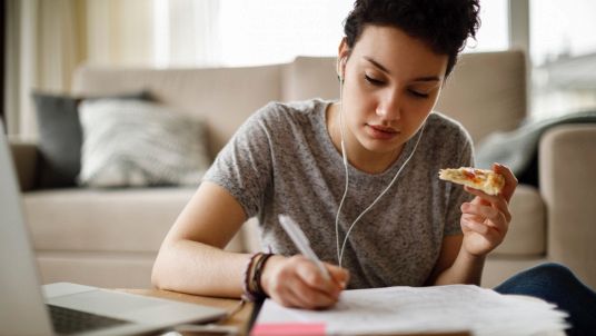 Che mangiare in vista della Maturità 2026, 7 alimenti consigliati