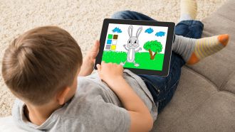 Cervello dei bambini bersagliato da schermi, cos'è il criticoma