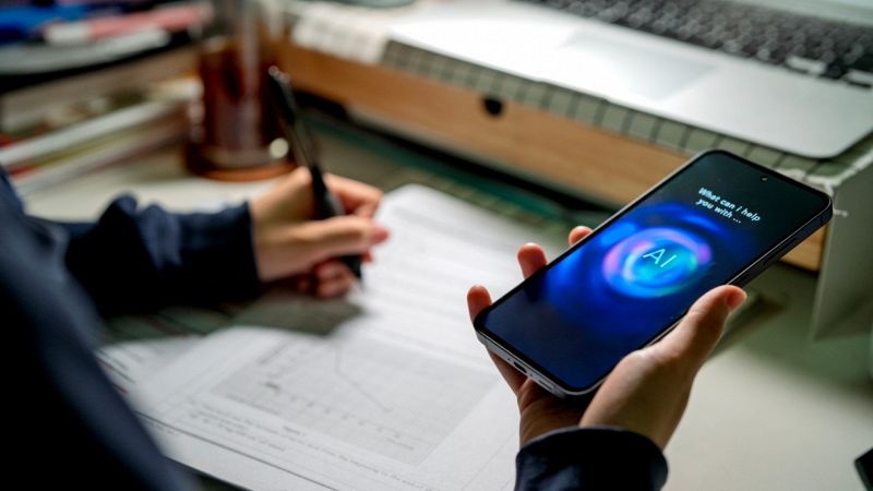 IA promossa in grammatica ma sbaglia le citazioni: lo studio