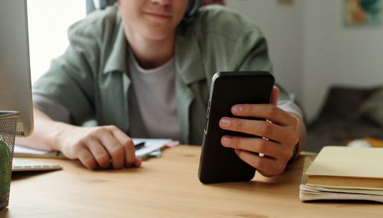 "Studio dopo": Novara spiega l'effetto delle punizioni sui figli