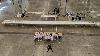 Aeroplano di carta da record, con 20 metri apertura alare