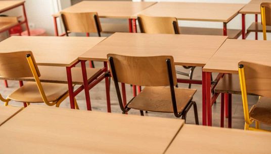Scuola senza bambini, classe vuota