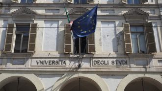 Università chiusa, a Torino la protesta e l'ironia degli studenti