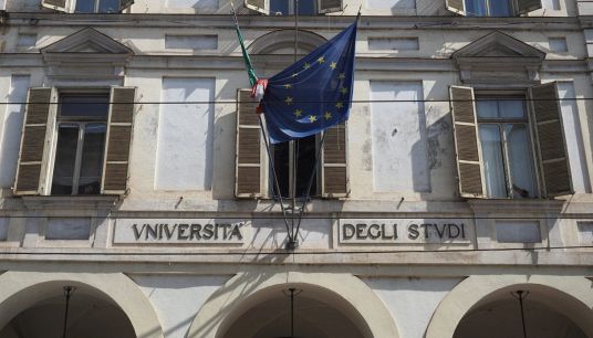 Università chiusa, a Torino la protesta e l'ironia degli studenti
