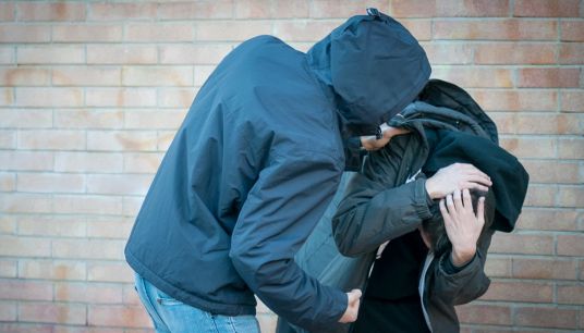 Violenza giovanile, 4 studenti su 10 la subiscono (o la compiono)